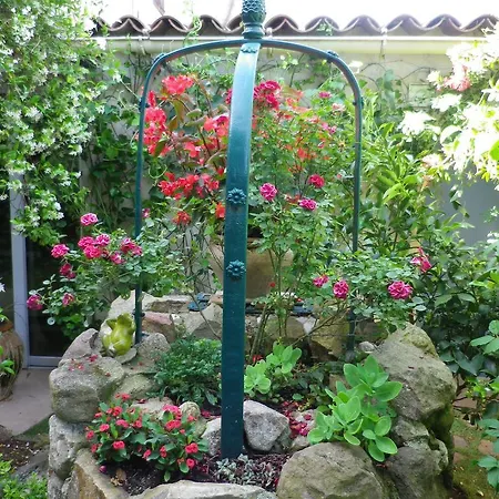 Chez Catherine Bed and Breakfast 2*